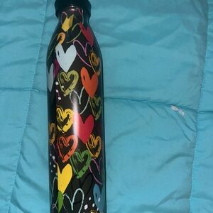 Vibrant Heart Pattern Water Bottle